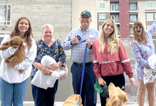 El Dr. Romney con algunos de sus hijos