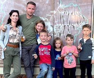 Rochelle and her extended family visit a national park in South Africa during a safari adventure.