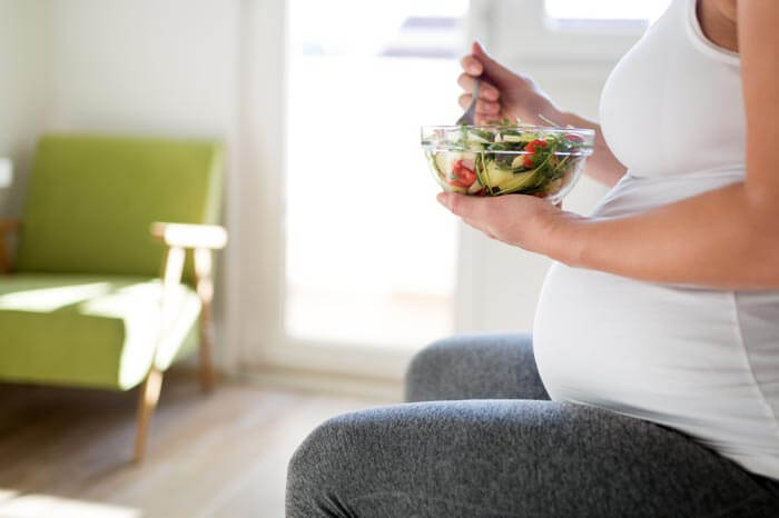 truecare-pregnant-woman-eating-featured-image-blog-700×466 Portrait of pregnant woman eating healthy food